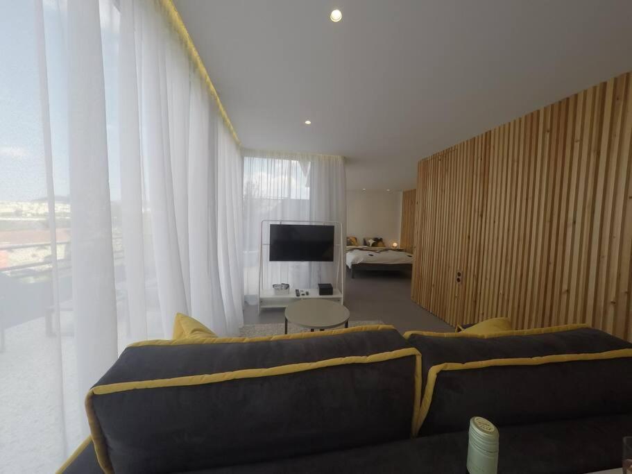 Designer Loft In Heart Of Nightlife Apartment *