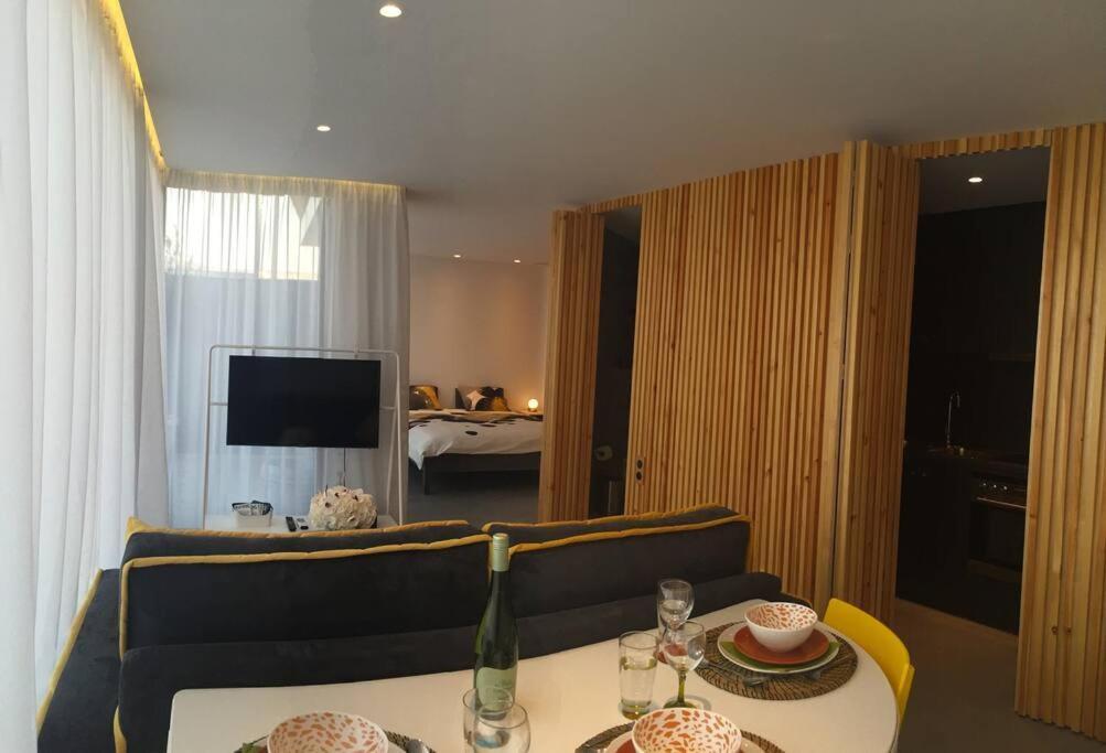 Designer Loft In Heart Of Nightlife