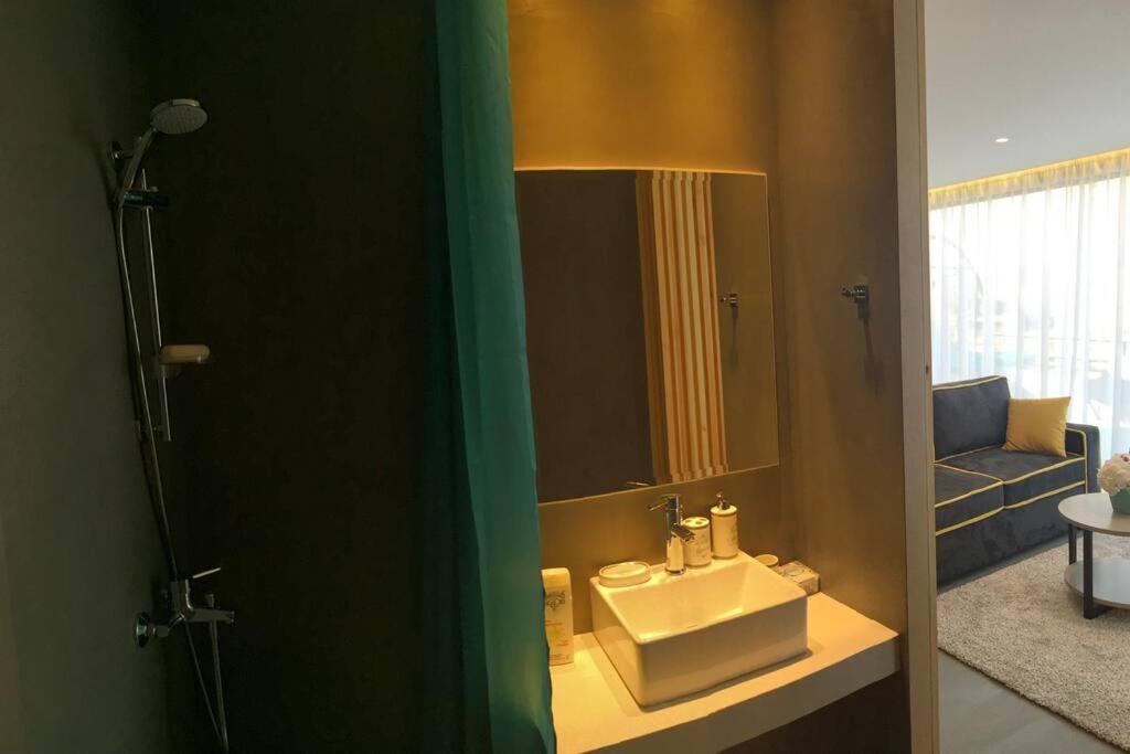 Apartment Designer Loft In Heart Of Nightlife Athens